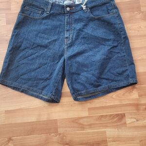 Levi's 550 Relaxed Plus Size 20W Denim Shorts Blue 5-Pocket Design Women